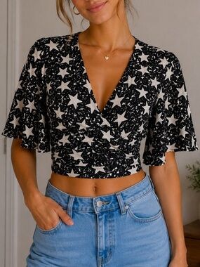 ⭐️ RUMOR BOUTIQUE CROP TOP SIZE M Star Top